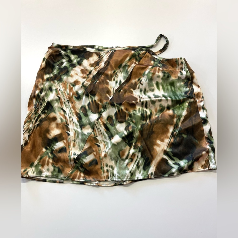 NWT‎ Topshop mini satin cut out skirt sz 10